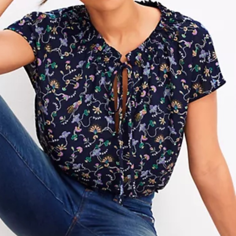 LOFT Pheasant Ruffle Tie Neck Mixed Media Top Size Small